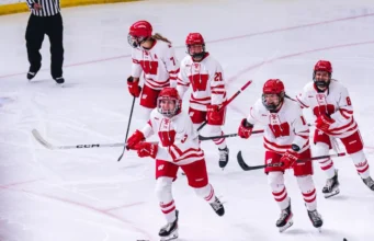 No. 1 Wisconsin women’s hockey clinches 11th WCHA regular season title