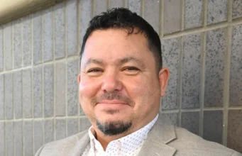 Green Bay school board chooses former Madison East principal Mike Hernandez as superintendent