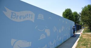 Milwaukee Brewers to unveil new mural in Fitchburg