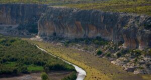 How Texas landowners are fighting back against Trump’s border wall